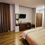 In Center Hotel