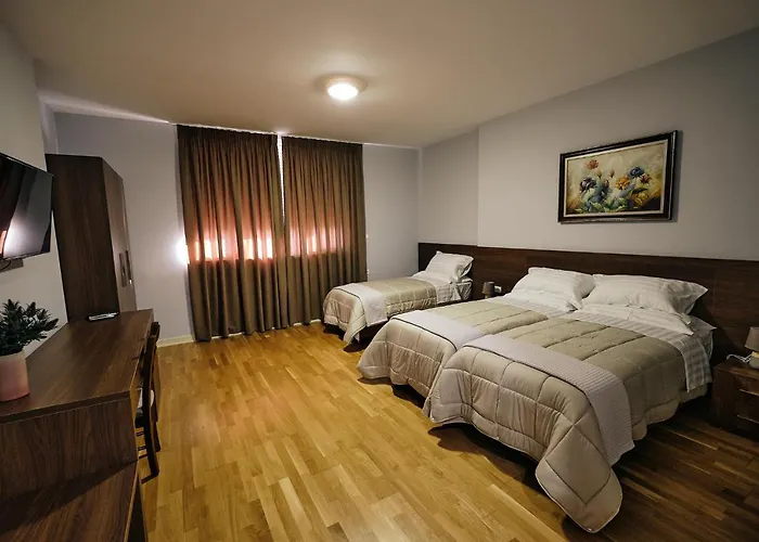 In Center Hotel